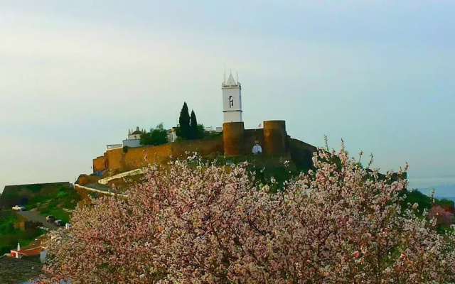 Lovely Bed House With one Room in Monsaraz Castle