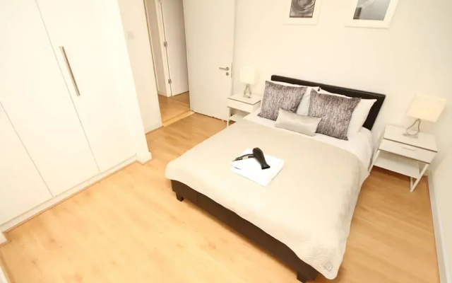 Grand Canal Quay Sleeps 8