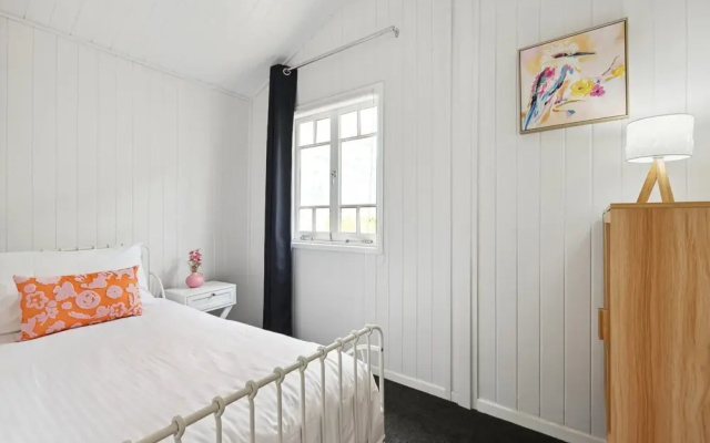 Tranquil 3-bed Family Home With Spacious Backyard