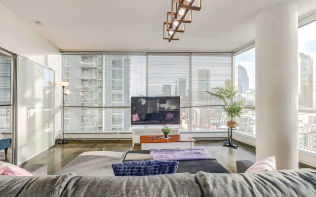 Elegant 2BR Condostunning Downtown Views!