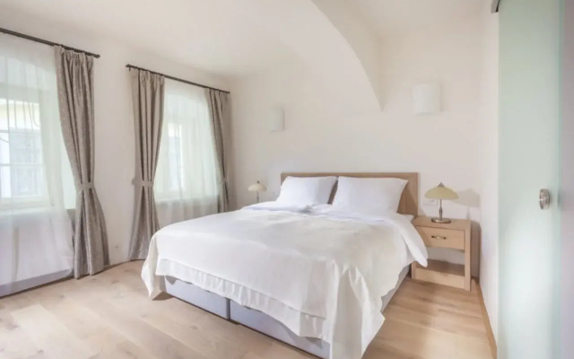 Hotel At the White Lily