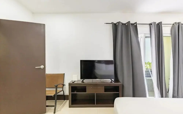 Apt - Gated Community-sleeps 4-balcony-parking