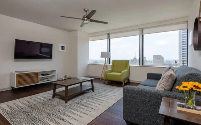 16th FL Bold CozySuites w/pool, gym, roof #5