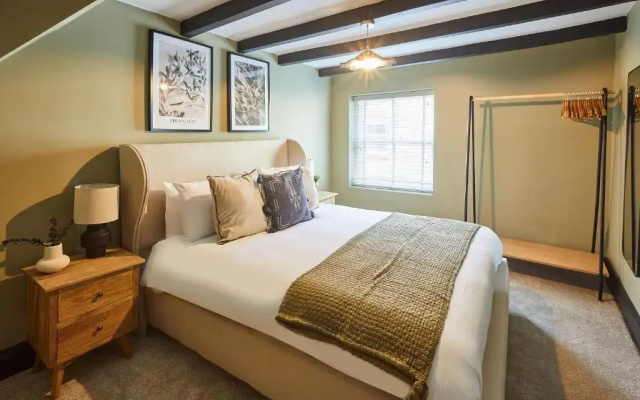 Host Stay Toffee Crackle House