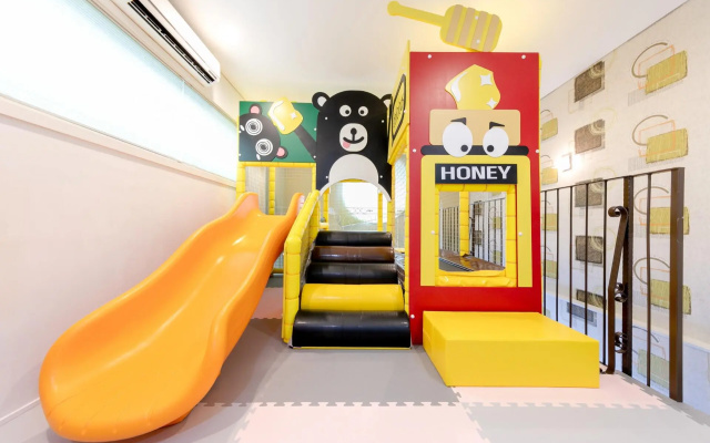 Hi Kids Poolvilla