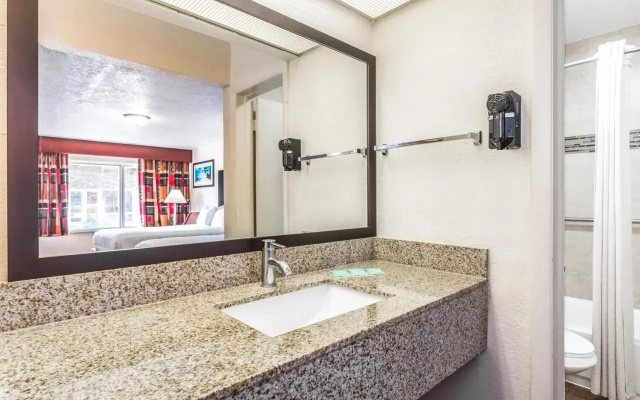 Econo Lodge Inn & Suites Florida City