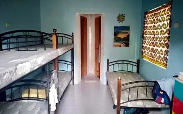 Arty Party Beach Hostel Dorm Room 5pax