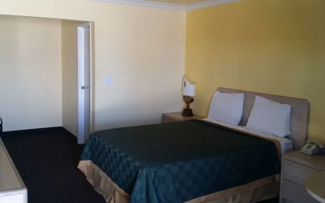 Desert Mirage Inn & Suites