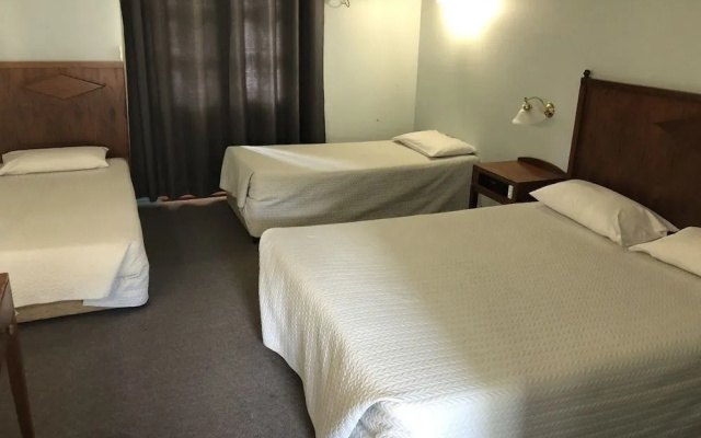 Bororen Hotel Motel