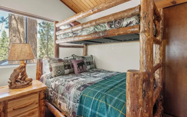 Ivvy Bear Lodge