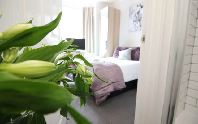 Diamond - Beechfield House Suite 1