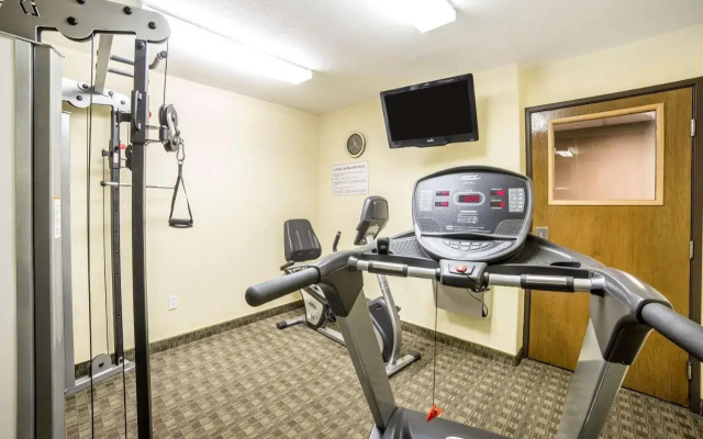 Econo Lodge Inn And Suites