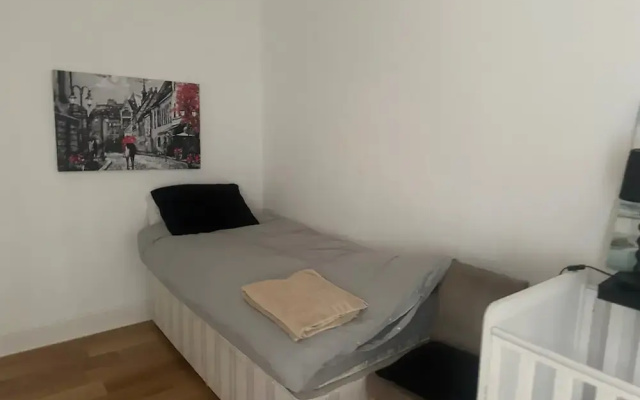 Southgate Home - Sleeps 12 - Parking - Central