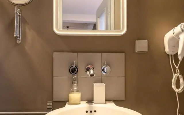 The 5th floor hotel