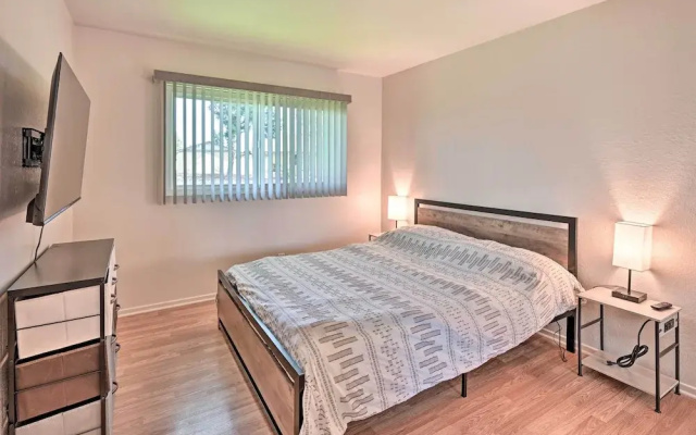 Family-friendly Oceanside Home: 5 Mi to Beach