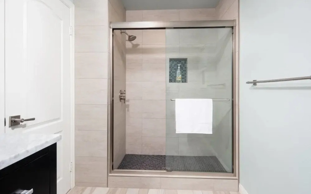 Radiant Estate New Luxury Cali 3 Bd!