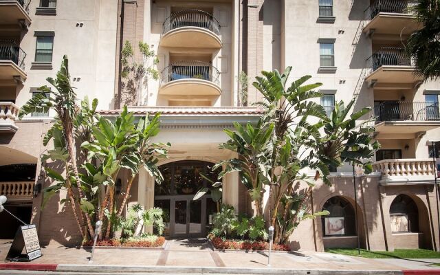 Отель Sunshine Suites at The Piero вид на фасад