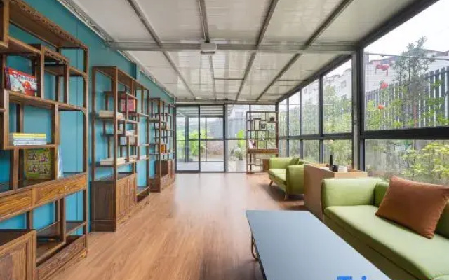 Yangzi Grey Whale Smart Hotel (Jiangyou Huopao Street)