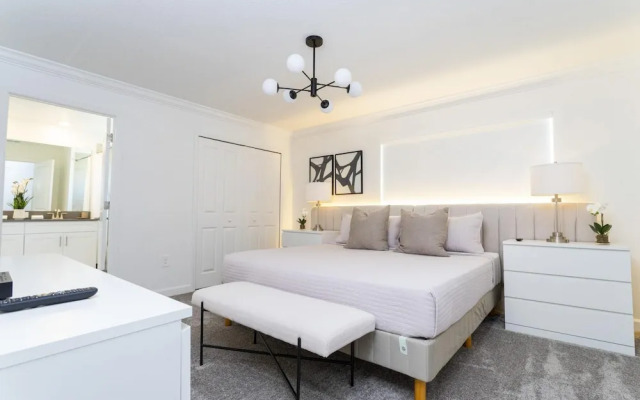 Chic Modern Marvel-spacious Themed Bedrooms Private Pool