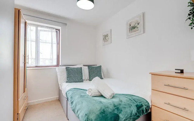Canadawater-2bedroom-1bathroom-wifi-free Parking
