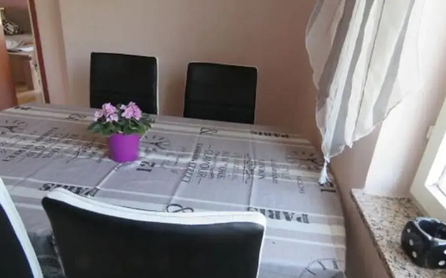 Serene Barbat Escape With Just Minutes From the Beach