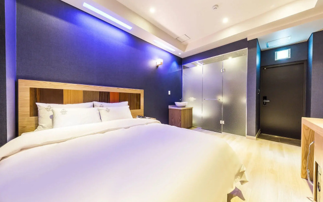 LA View Hotel