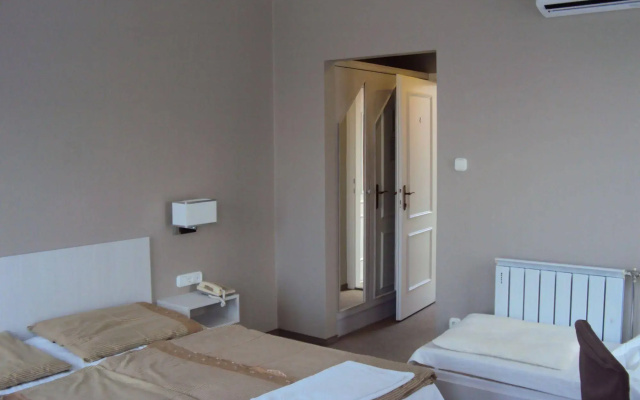 Hotel Diana