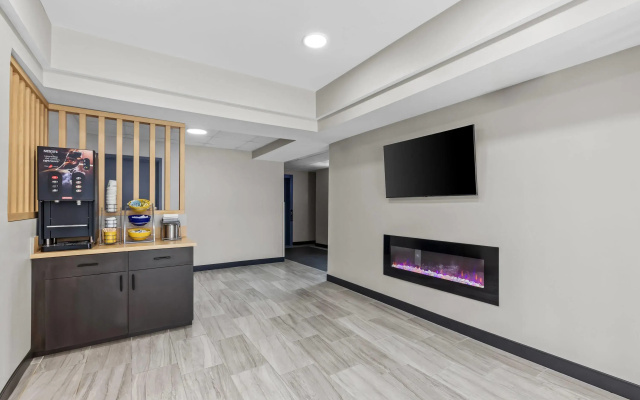Days Inn & Suites by Wyndham Union City