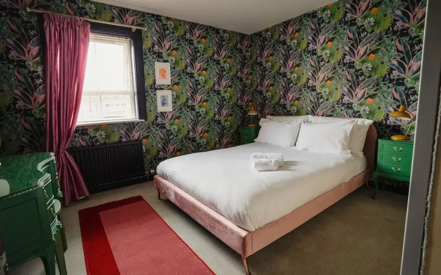 Central Belfast Apartments: Unique Retreat in the East