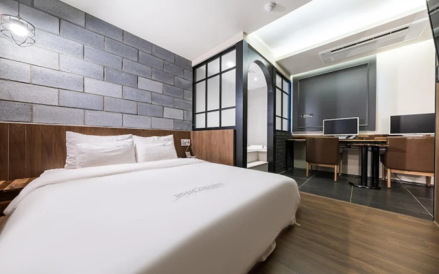 Busan Yonghodong Adena Hotel