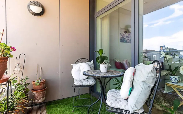 Stylish Canary Wharf Retreat For 2