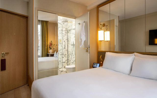 Le Belgrand Hotel Paris Champs Elysees, Tapestry by Hilton