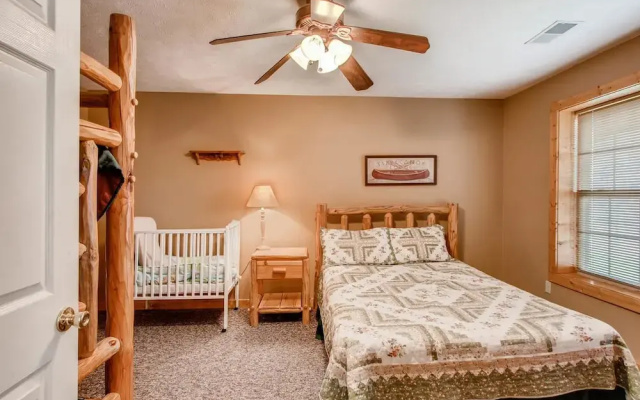 Bearadise 4 Bedroom Cabin by RedAwning