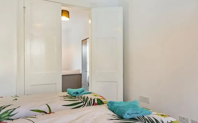 Lovely Period Villa Sleeps 8 Resting in Torquay