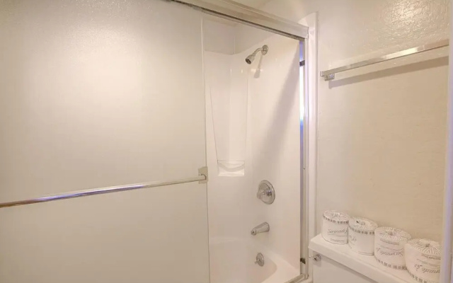 Village Pleasure 3 Bedroom Condo by RedAwning