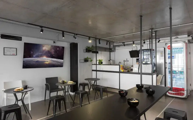 Capsule Hotel Constellation 89