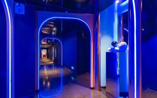 VKing High-altitude River View Hotel (Chongqing Jiefangbei Hongyadong Branch)