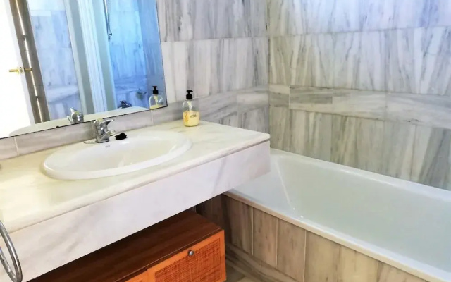 Top Floor 2 Bedroom Duplex 360 Views F-5