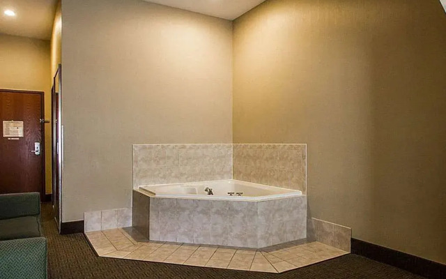Quality Inn & Suites
