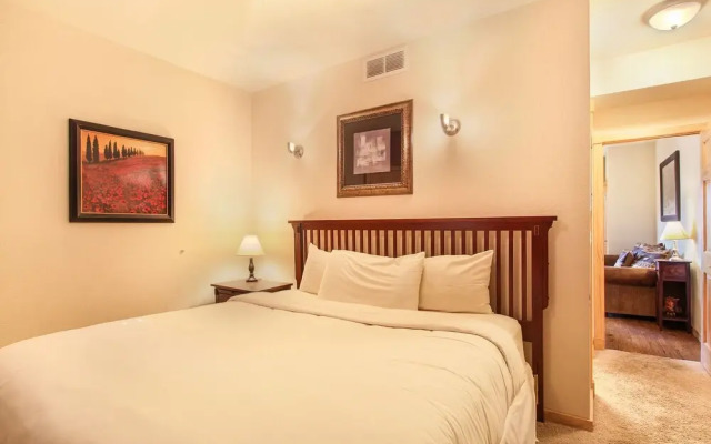 Macgregor Mountain 27c 1 Bedroom Condo by RedAwning
