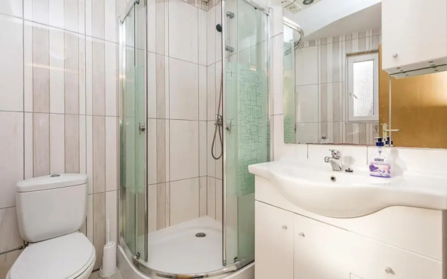 Awesome Apartment in Povljana With 2 Bedrooms, Jacuzzi and Wifi