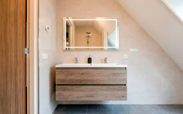 Spacious Farmhouse With Sauna, Hottub