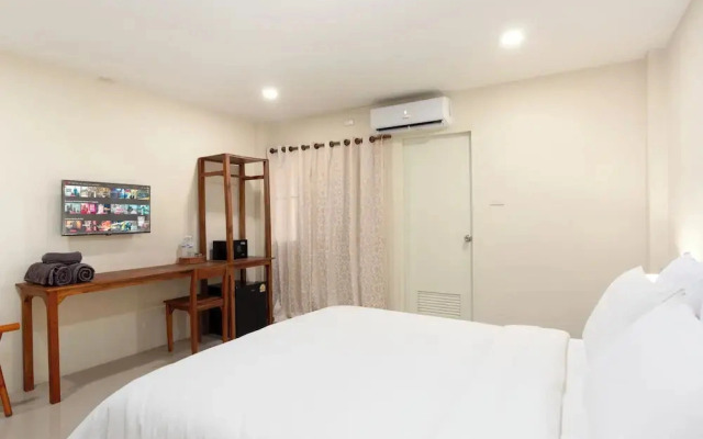 Comfy Corner Hotel