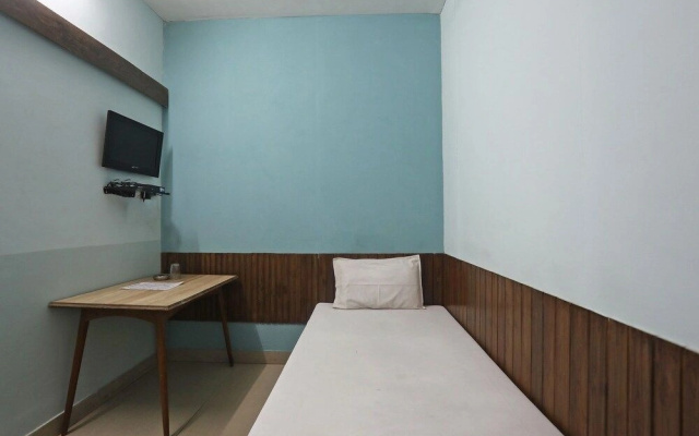 SPOT ON 46083 Hotel Dharamlok