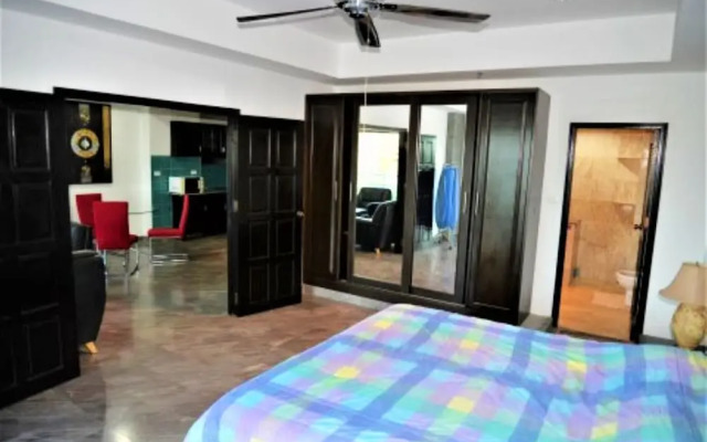Sea View 4th Floor 1 bed Condo at View Talay 2