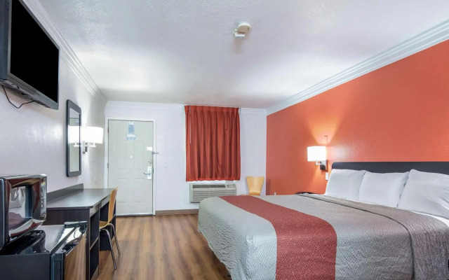 Motel 6 Marshall, TX
