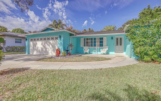 Largo Family Oasis: Private Pool & Hot Tub!
