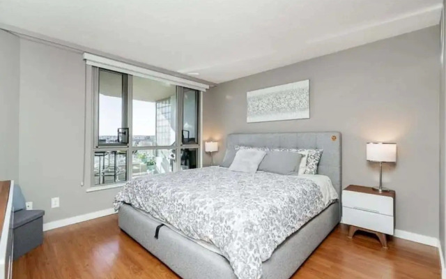 Convenient Downtown Flat