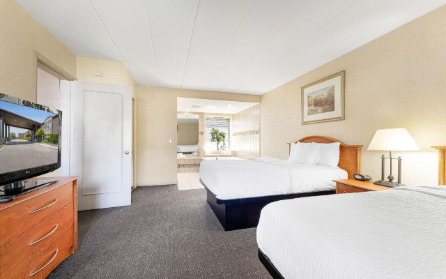 Days Inn & Suites by Wyndham Roseville/Detroit Area
