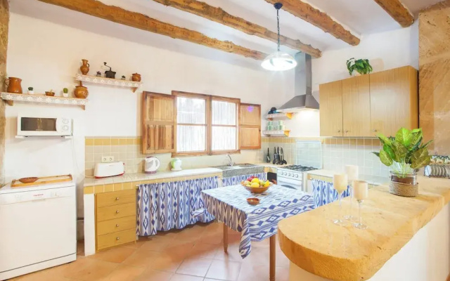 Villa in Manacor With Pool & Tennis Court